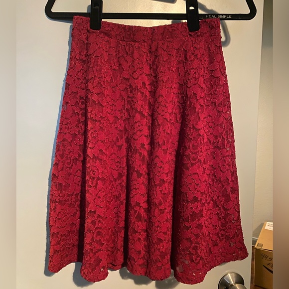 Maroon lace swing skirt - Picture 1 of 2